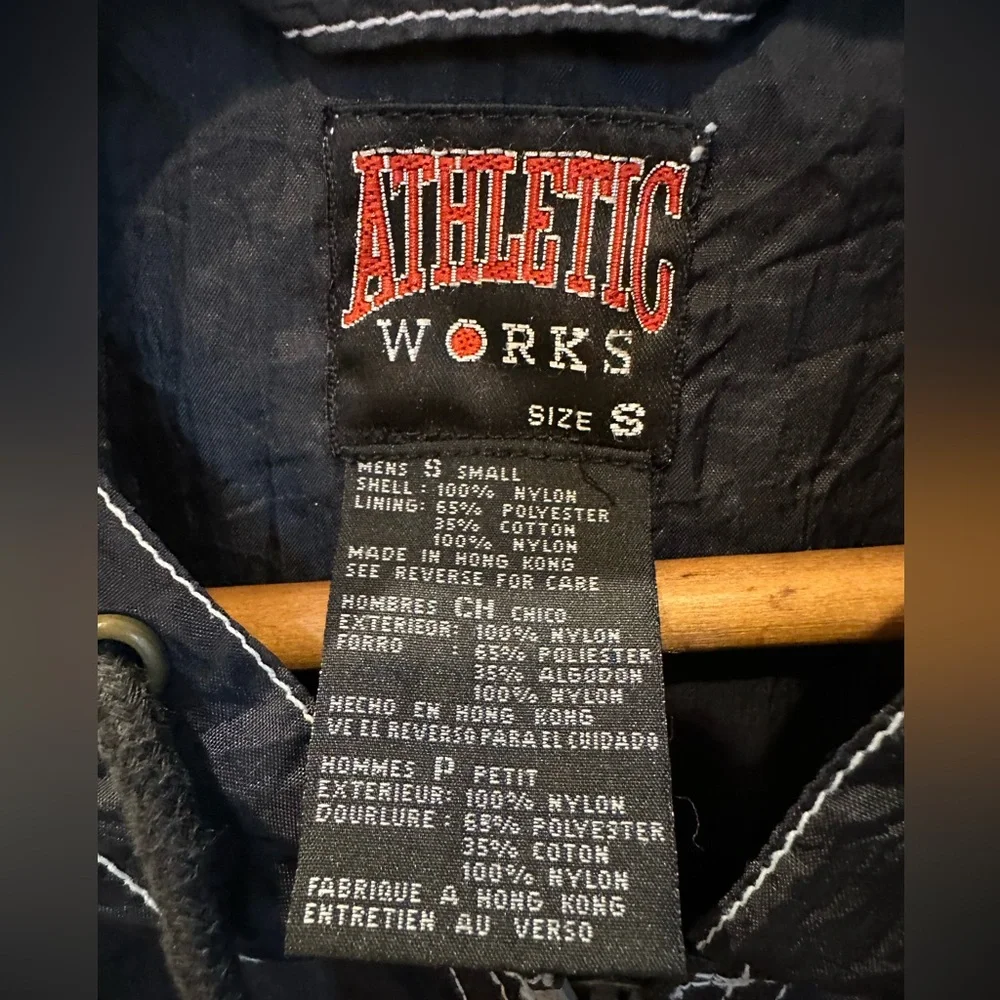 Athletic Works Women’s windbreaker - Picture 3 of 4